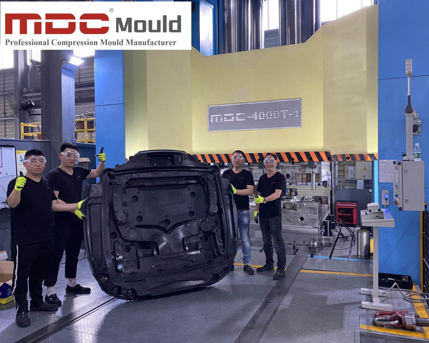 热压模压拖拉机车顶